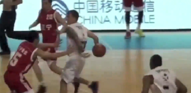 Jason-Williams-Behind-the-Back-Off-the-E