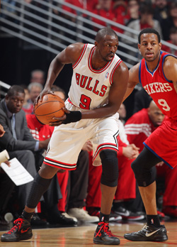 Luol Deng led Chicago on Tuesday night