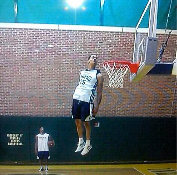 Pic of the Day Gerald Green WHOLE HEAD Above the Rim